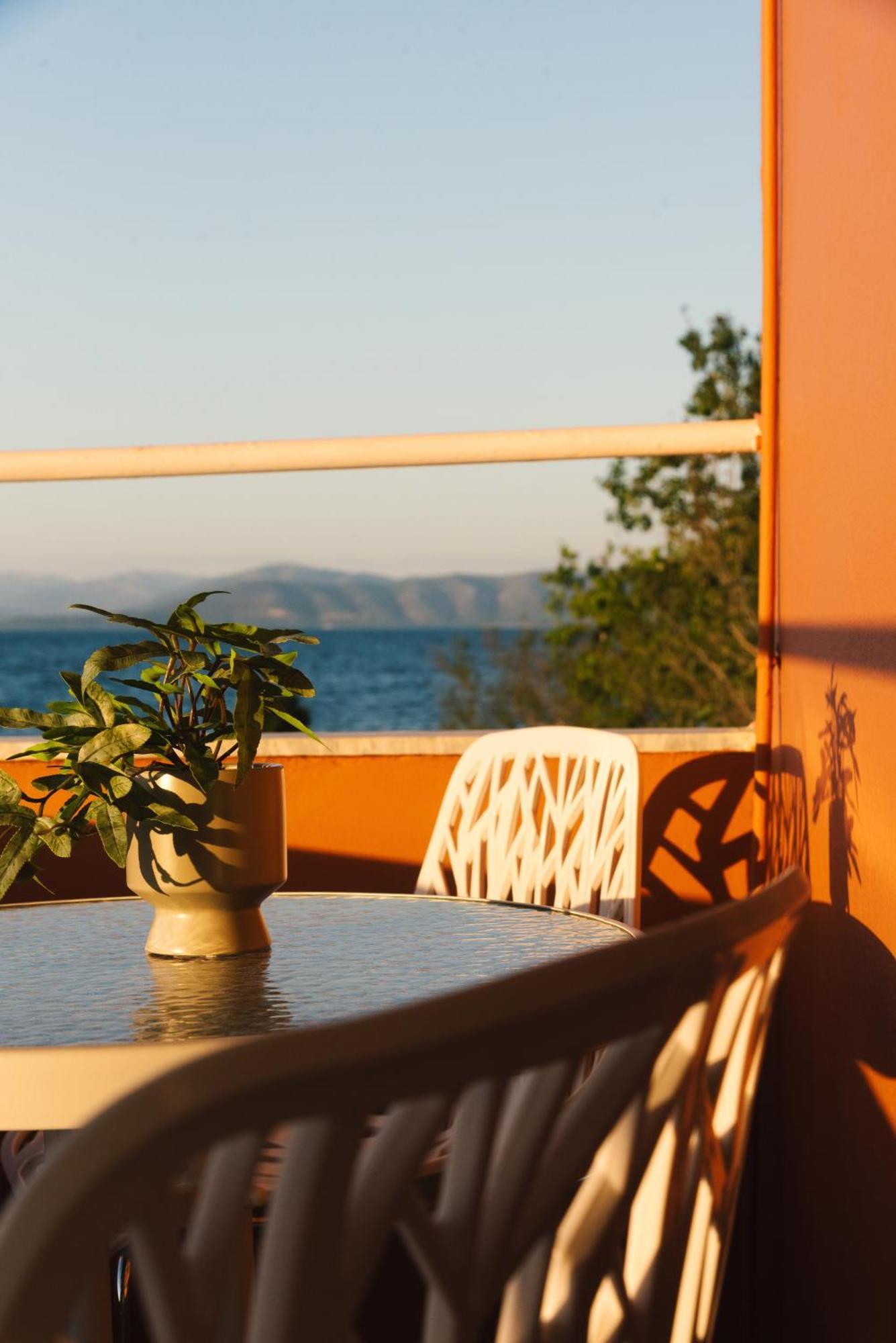 Melador Beachfront Apartament